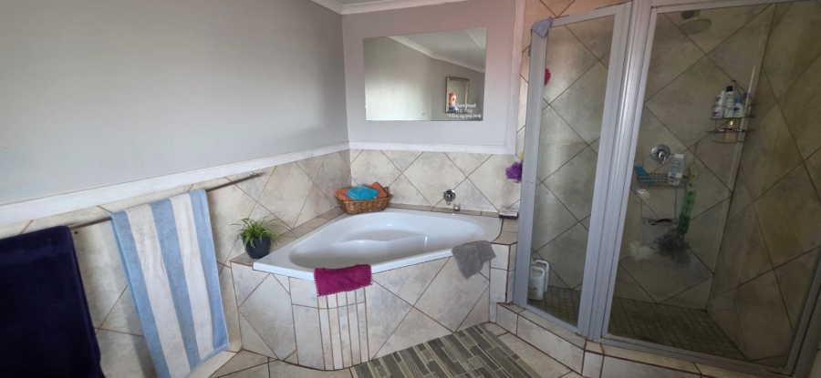 4 Bedroom Property for Sale in Miederpark North West